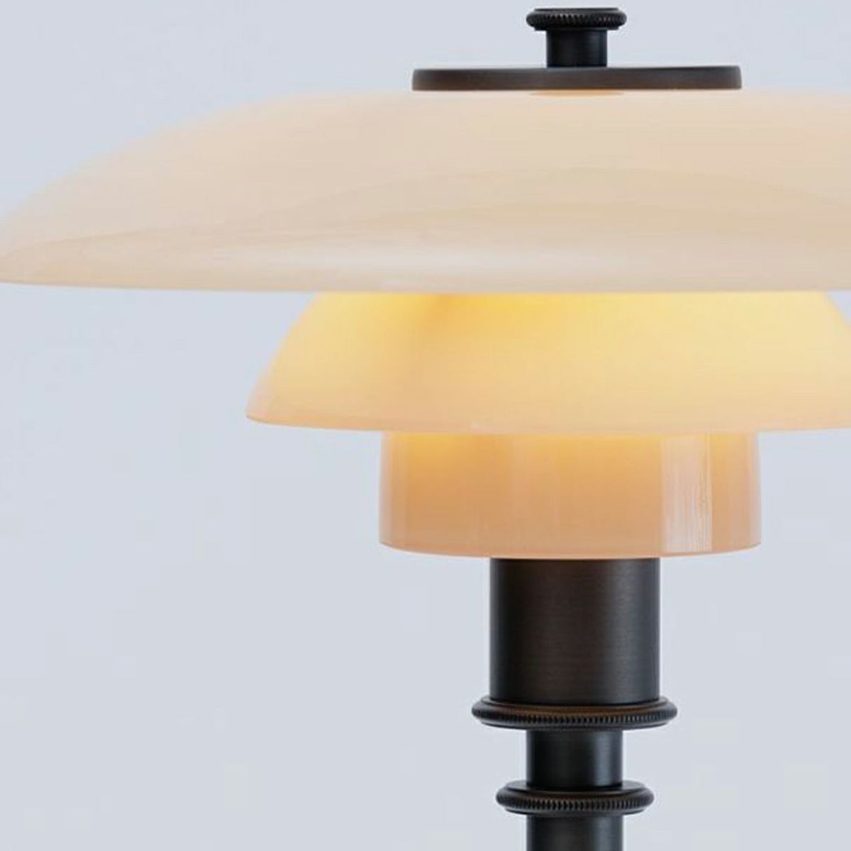 Louis Poulsen ルイスポールセン PH 3/2 Dusty Terracotta Table Lamp PH 3/2 ダスティー・テラコッタ テーブルランプ スタンドライト Φ285mm カラー：ダスティ・テラコッタ 真鍮エイジング加工 デザイン：ポール・ヘニングセン