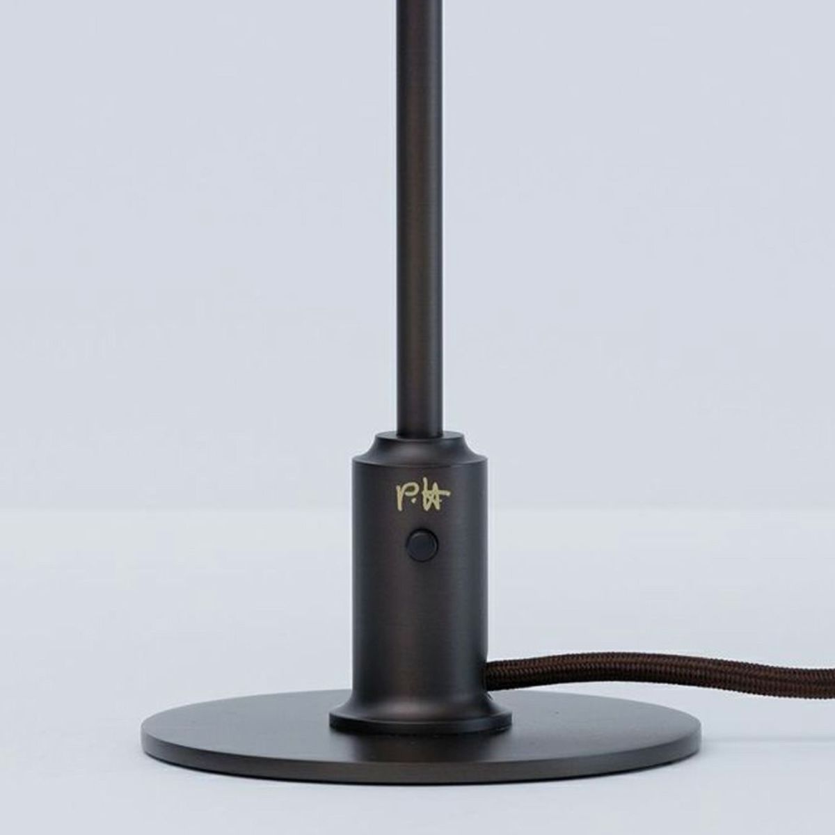 Louis Poulsen ルイスポールセン PH 3/2 Dusty Terracotta Table Lamp PH 3/2 ダスティー・テラコッタ テーブルランプ スタンドライト Φ285mm カラー：ダスティ・テラコッタ 真鍮エイジング加工 デザイン：ポール・ヘニングセン