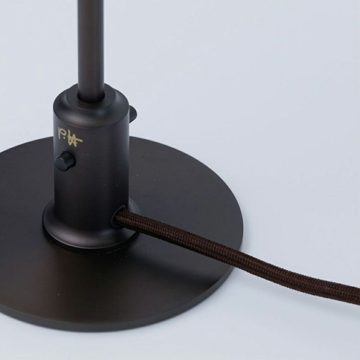 Louis Poulsen ルイスポールセン PH 3/2 Dusty Terracotta Table Lamp PH 3/2 ダスティー・テラコッタ テーブルランプ スタンドライト Φ285mm カラー：ダスティ・テラコッタ 真鍮エイジング加工 デザイン：ポール・ヘニングセン