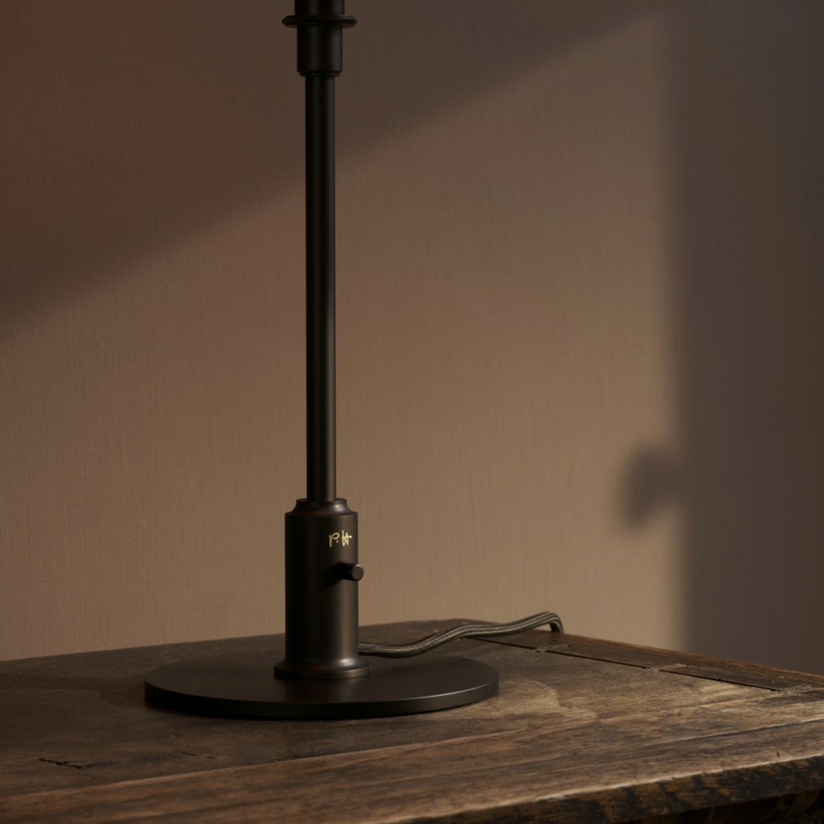 Louis Poulsen ルイスポールセン PH 3/2 Dusty Terracotta Table Lamp PH 3/2 ダスティー・テラコッタ テーブルランプ スタンドライト Φ285mm カラー：ダスティ・テラコッタ 真鍮エイジング加工 デザイン：ポール・ヘニングセン