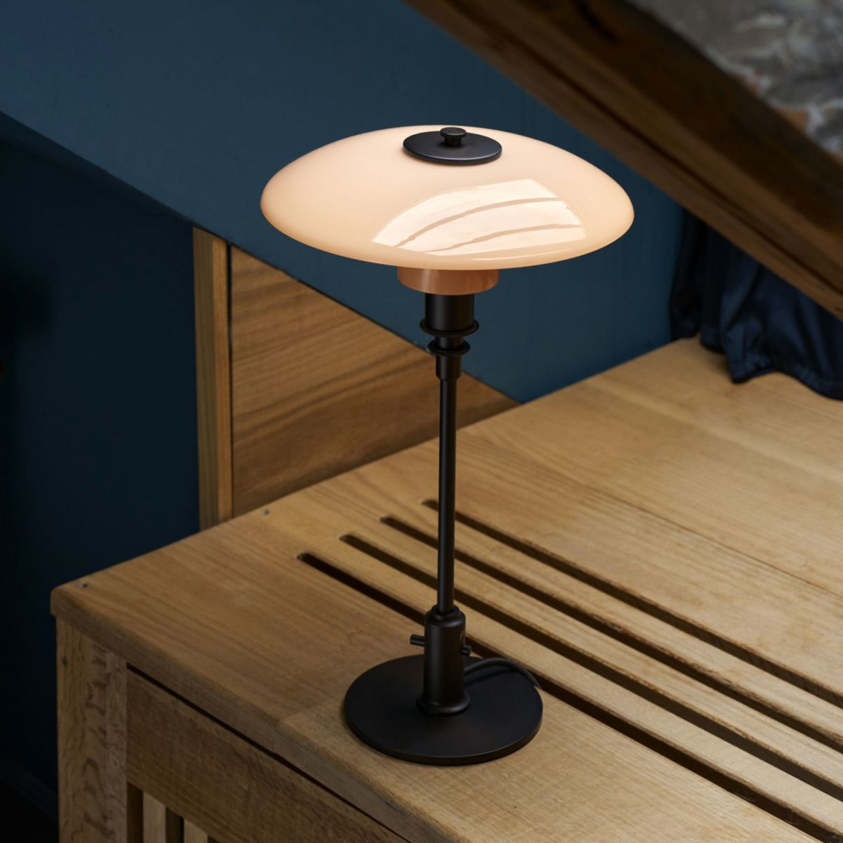 Louis Poulsen ルイスポールセン PH 3/2 Dusty Terracotta Table Lamp PH 3/2 ダスティー・テラコッタ テーブルランプ スタンドライト Φ285mm カラー：ダスティ・テラコッタ 真鍮エイジング加工 デザイン：ポール・ヘニングセン