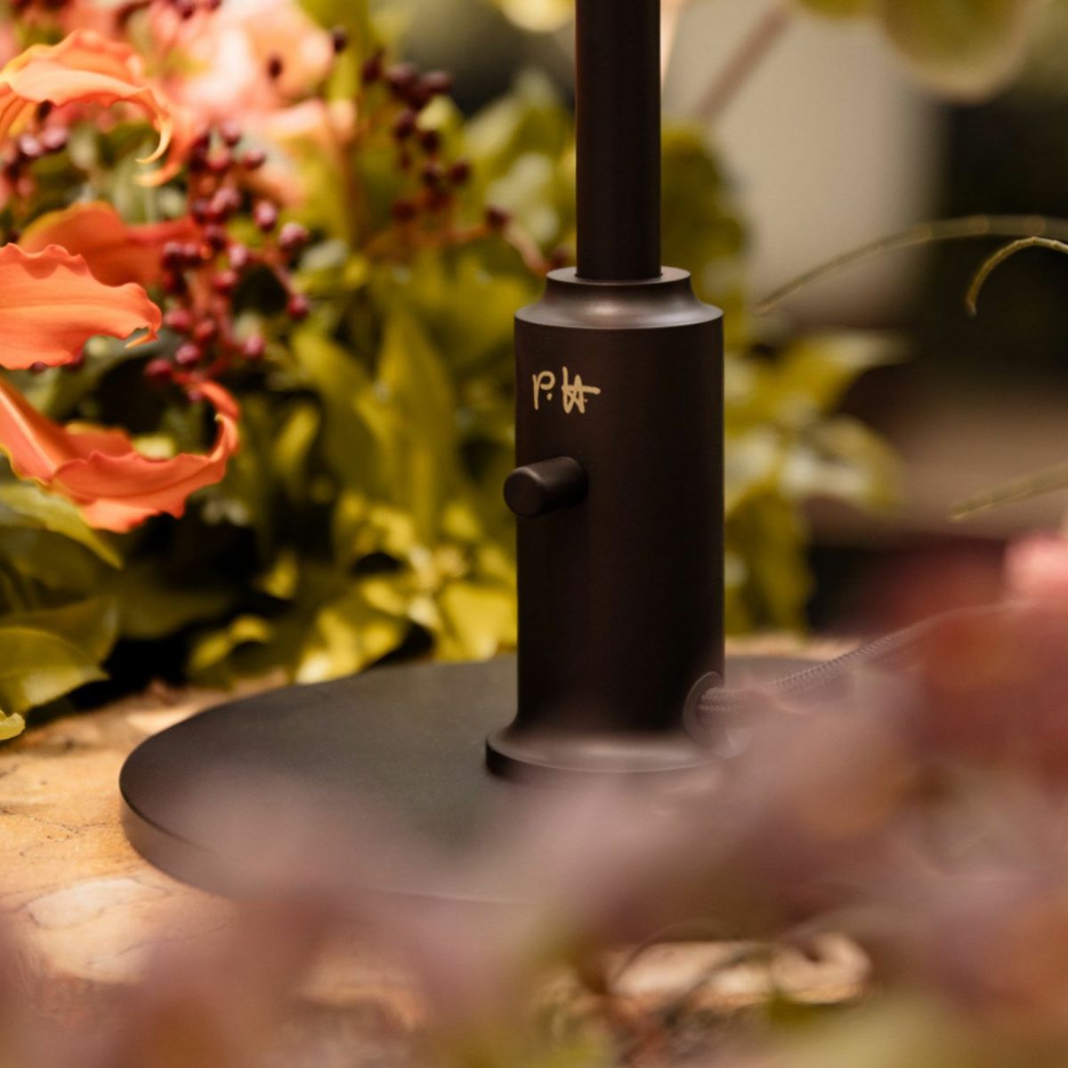 Louis Poulsen ルイスポールセン PH 3/2 Dusty Terracotta Table Lamp PH 3/2 ダスティー・テラコッタ テーブルランプ スタンドライト Φ285mm カラー：ダスティ・テラコッタ 真鍮エイジング加工 デザイン：ポール・ヘニングセン