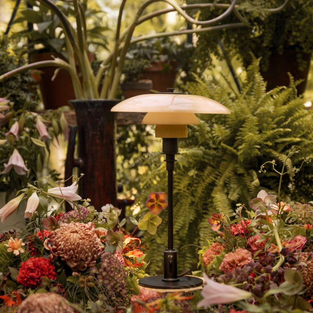 Louis Poulsen ルイスポールセン PH 3/2 Dusty Terracotta Table Lamp PH 3/2 ダスティー・テラコッタ テーブルランプ スタンドライト Φ285mm カラー：ダスティ・テラコッタ 真鍮エイジング加工 デザイン：ポール・ヘニングセン