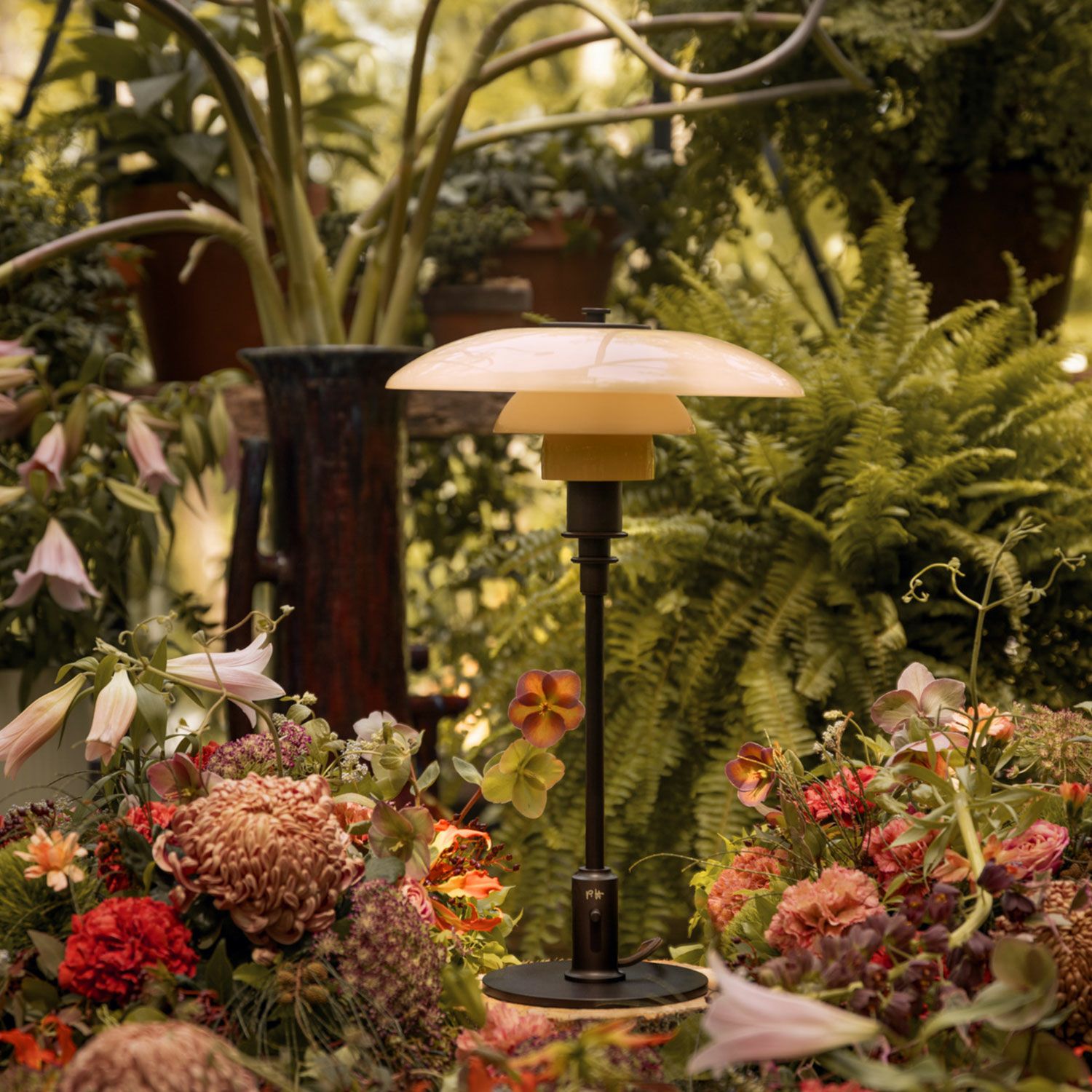 Louis Poulsen ルイスポールセン PH 3/2 Dusty Terracotta Table Lamp PH 3/2 ダスティー・テラコッタ テーブルランプ スタンドライト Φ285mm カラー：ダスティ・テラコッタ 真鍮エイジング加工 デザイン：ポール・ヘニングセン
