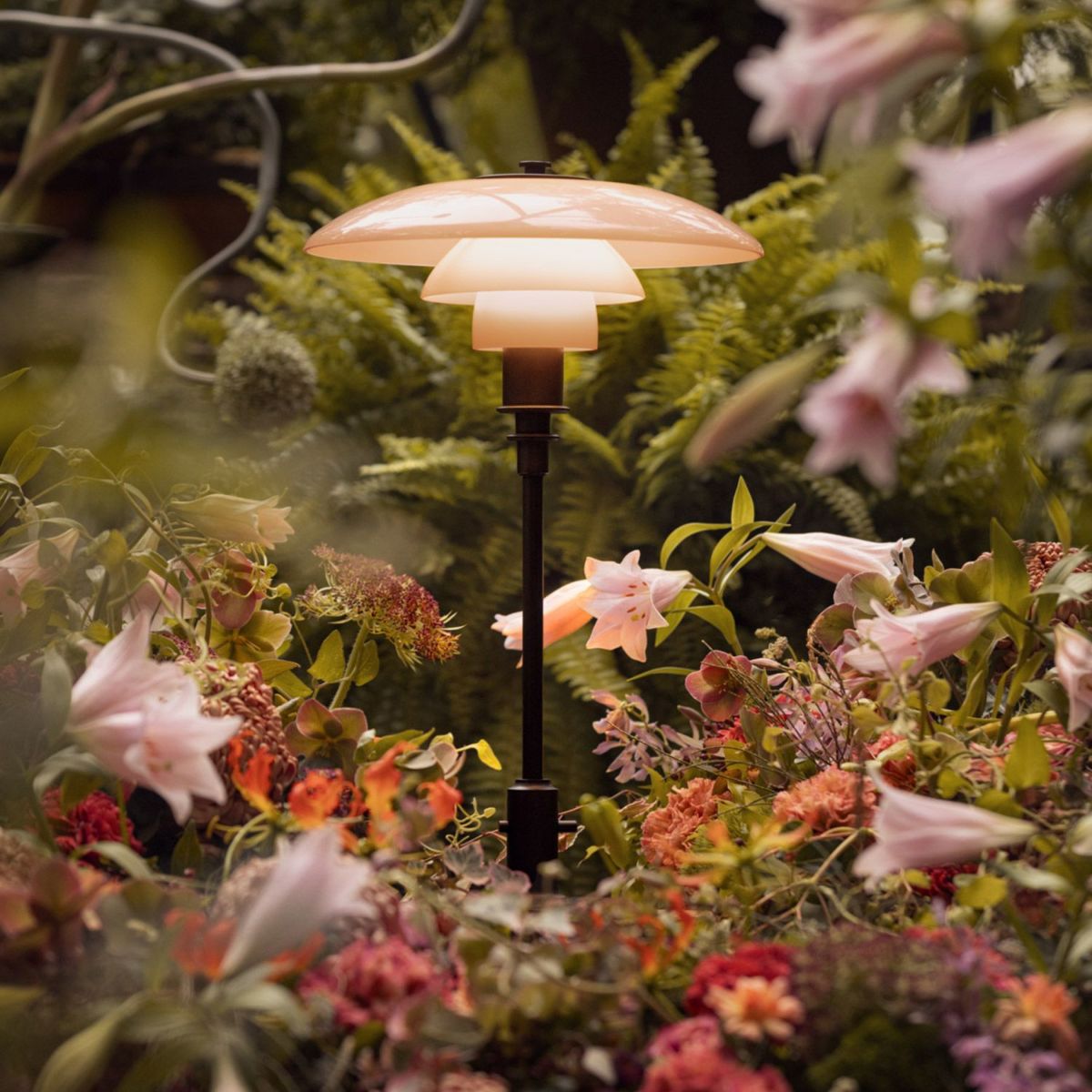 Louis Poulsen ルイスポールセン PH 3/2 Dusty Terracotta Table Lamp PH 3/2 ダスティー・テラコッタ テーブルランプ スタンドライト Φ285mm カラー：ダスティ・テラコッタ 真鍮エイジング加工 デザイン：ポール・ヘニングセン