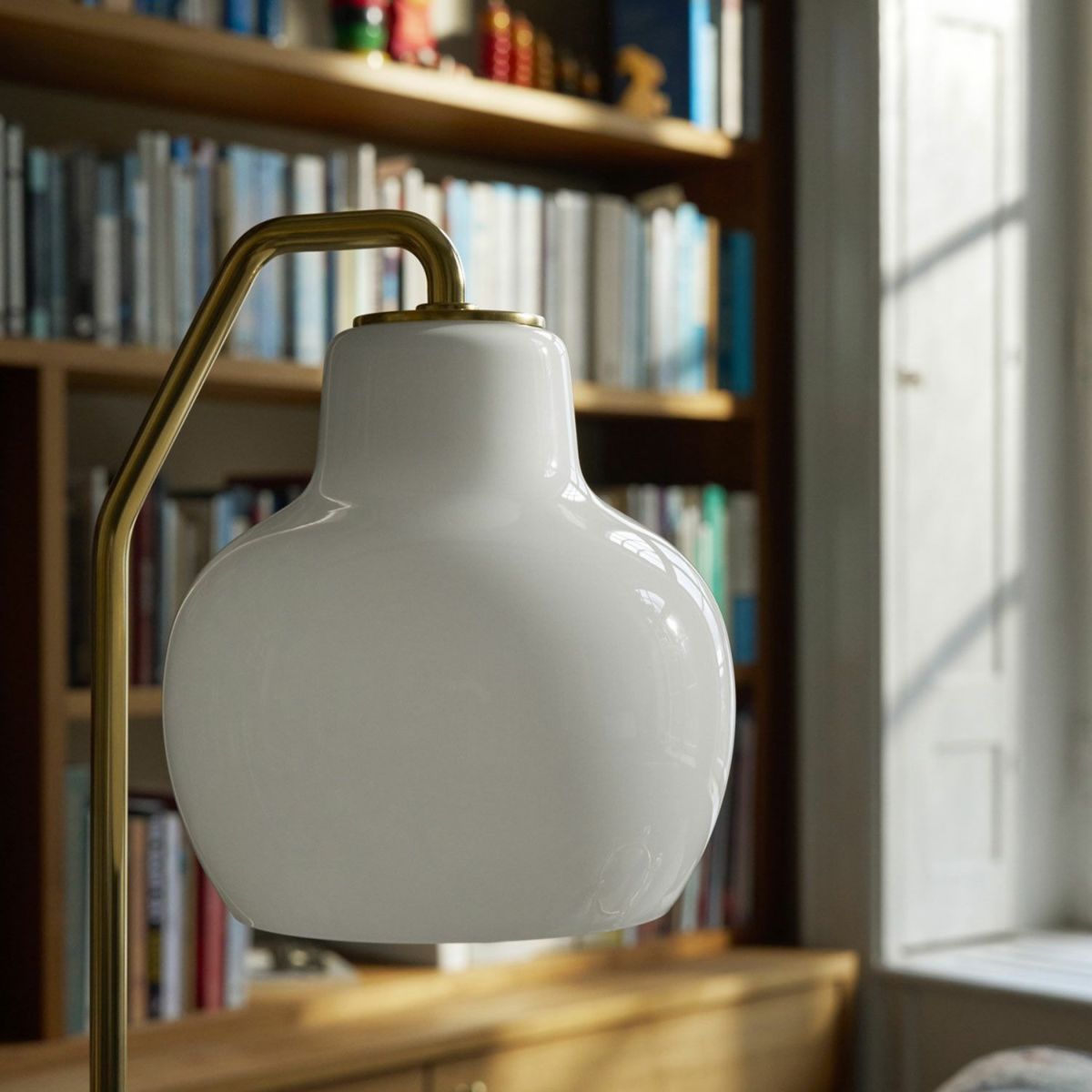 Louis Poulsen ルイスポールセン VL Ring Crown Floor Lamp リングクラウン フロアランプ Φ190 乳白ガラス デザイン：ヴィルヘルム・ラウリッツェン