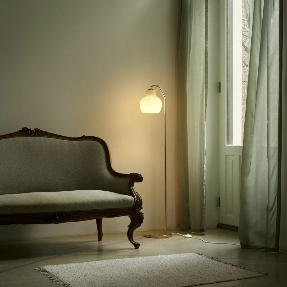 Louis Poulsen ルイスポールセン VL Ring Crown Floor Lamp リングクラウン フロアランプ Φ190 乳白ガラス デザイン：ヴィルヘルム・ラウリッツェン